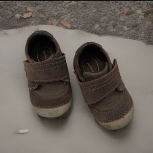 Stride Rite Brown Kids Shoes larger Velcro